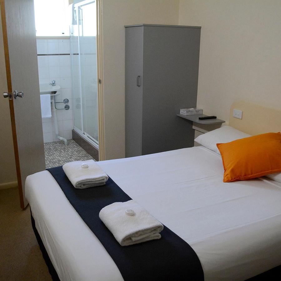 Shamrock Hotel Motel Temora Exterior photo